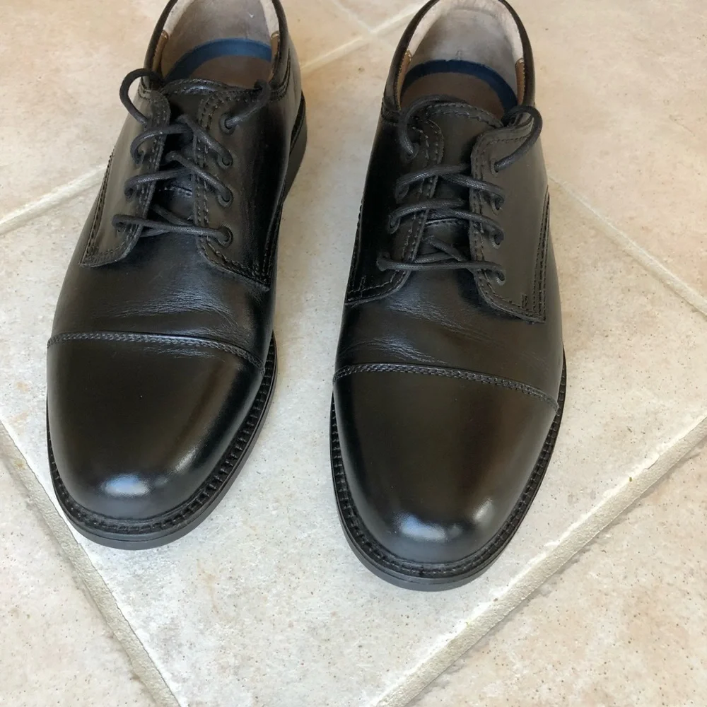 Leather ~  Mens Shoes ~ Dockers ~ Style: Gordon ~ Cordovan Brown Oxfords ~ 10W
